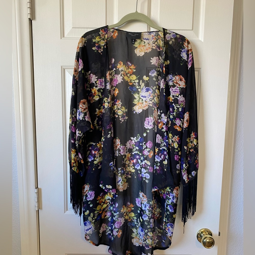 3/$15 ROMEO + JULIET Couture kimono size M